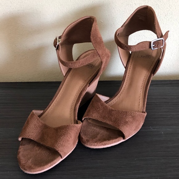 Brown Sandals - Picture 5 of 13